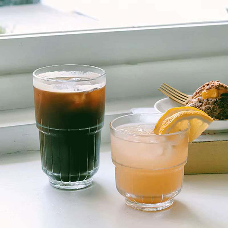 Verre à café à rayures verticales