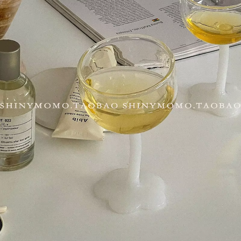 Tasse en verre à tige haute en forme de fleur mignonne faite à la main