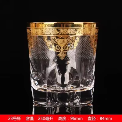 Verre en cristal de style palais avec ligne dorée