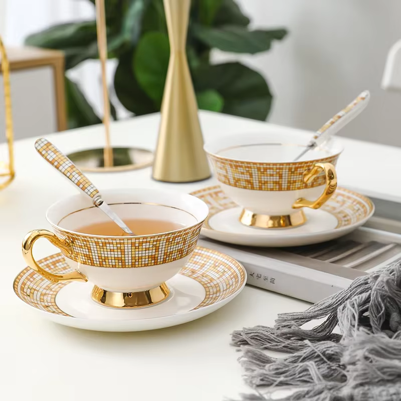 Tasse à thé en céramique à fleurs