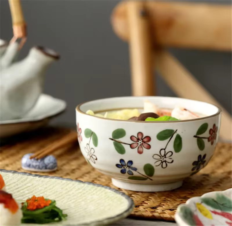 Filles à soupe de riz japonais