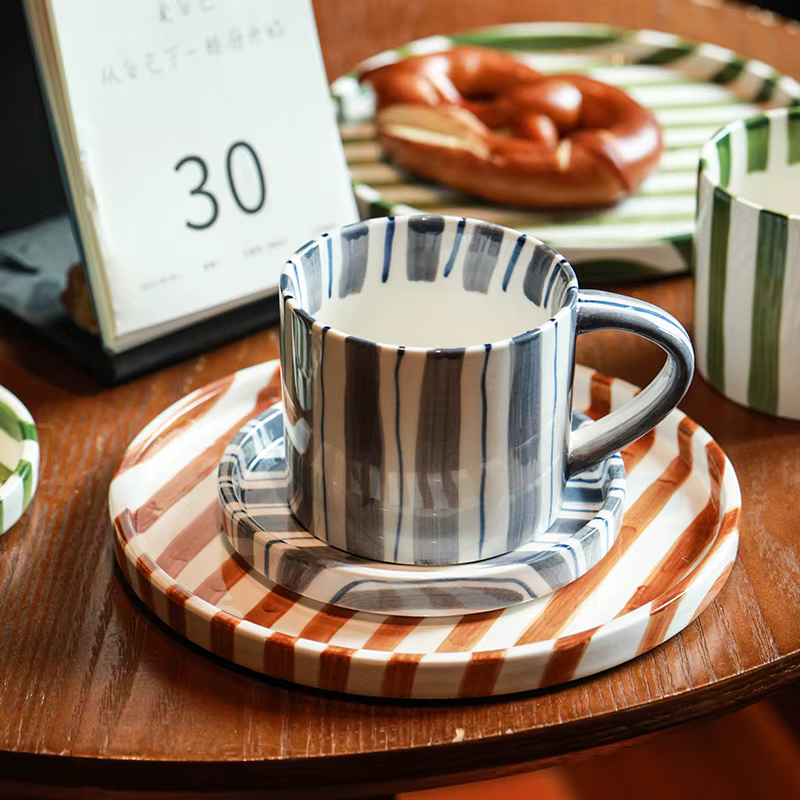 Tasse à café en céramique à rayures européennes