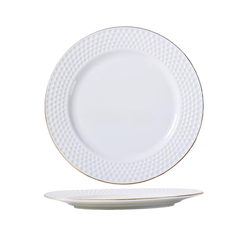Assiette en céramique à bords dorés de style européen