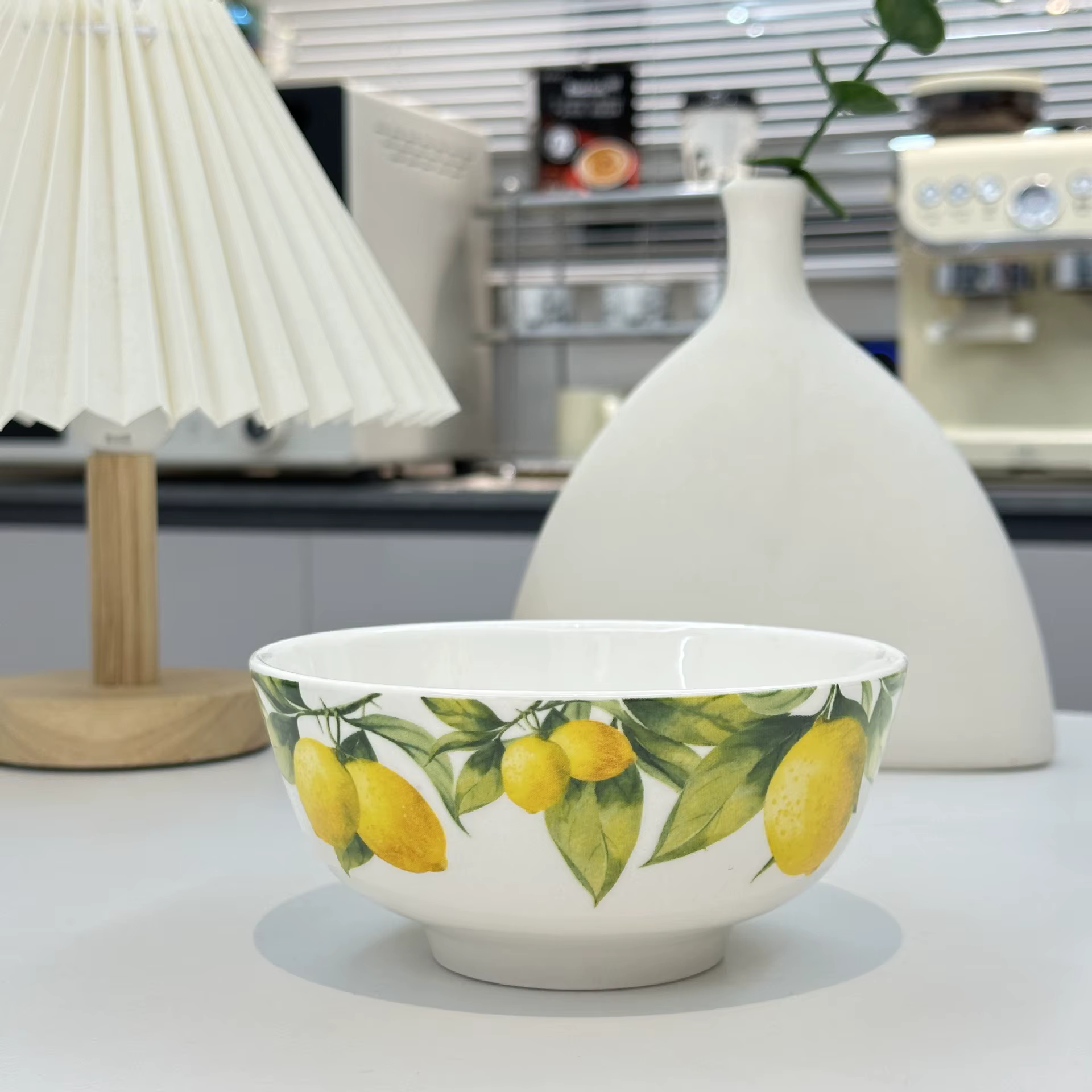 Assiette en porcelaine à motif citron