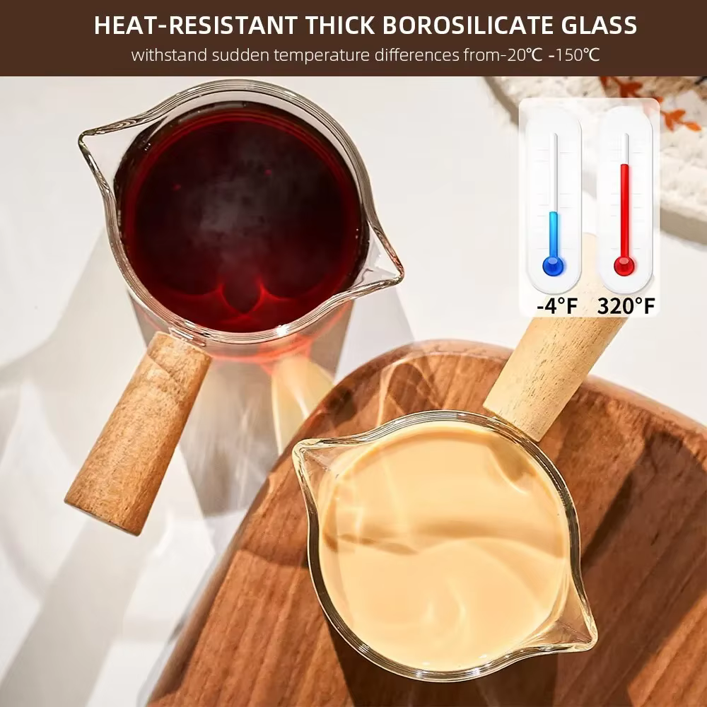 Tasse à mesurer en verre avec manche en bois