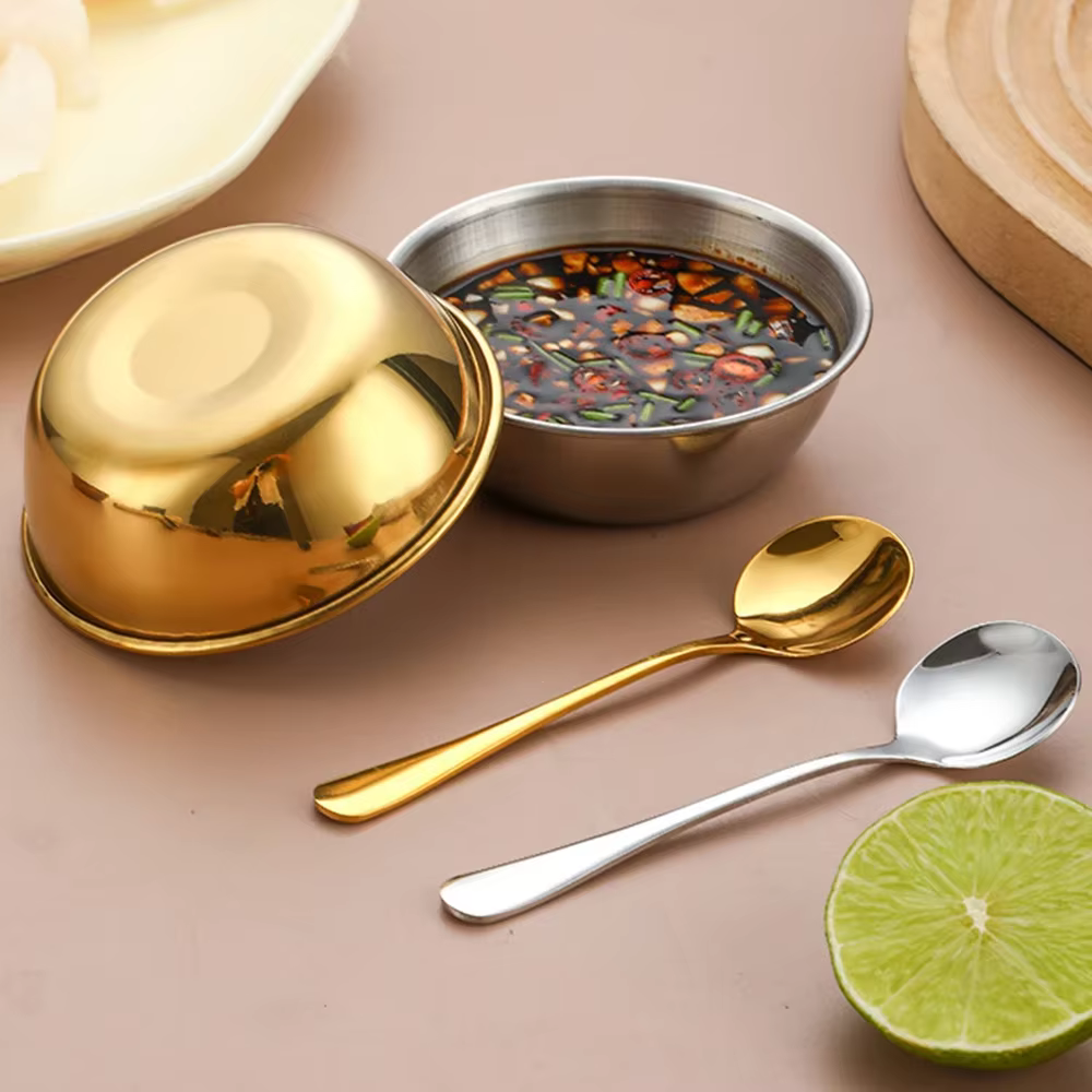 4 pièces de coupelles à sauce en acier inoxydable et 4 cuillères pour servir les apéritifs et les condiments