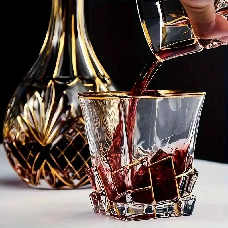 Verre à whisky de luxe avec ligne dorée