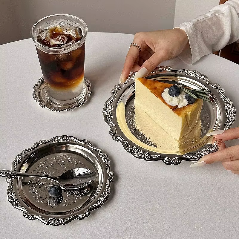 Assiettes plaquées argent de luxe rétro