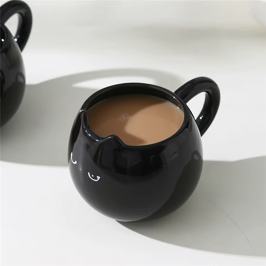 Tasse en céramique en forme de chat