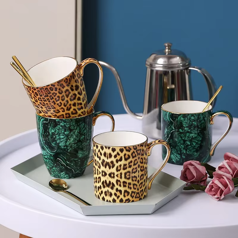 Tasse à café en porcelaine fine à imprimé léopard