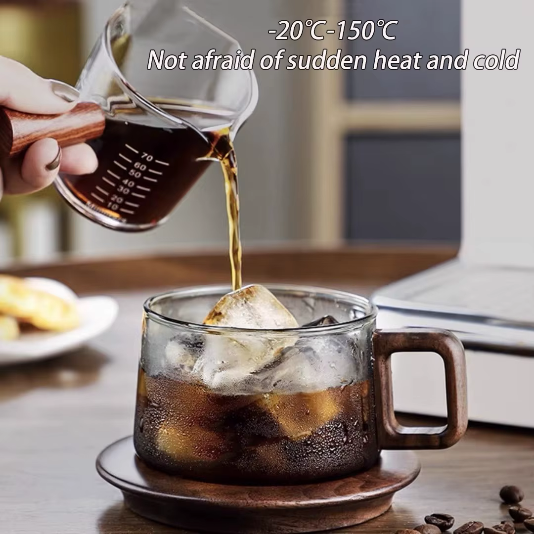 Tasse à café avec manche en bois avec cuillère